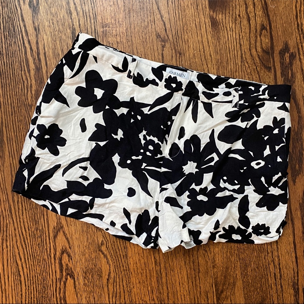 Black & white/ivory linen shorts, size 14